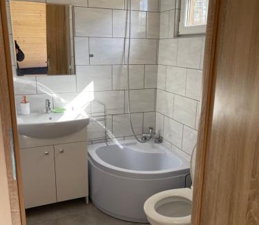 Natac Wielka House | Domki i Pole Namiotowe Pod Sosnami