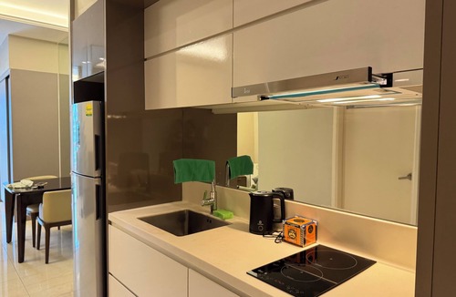 Sri Hartamas Apartment | Dorsett Hartamas|KL City|Rooftop Pool|Bathtub|1KM from 1Mont Kiara|8KM from KLCC