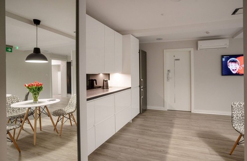 Wlochy Apartment | double bed, private bathroom, AC, fast wifi
