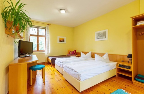 Cottbus House | Double room with shared bathroom 2 - Jugendgästehaus
