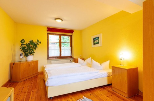 Cottbus House | Double room with shared bathroom 2 - Jugendgästehaus