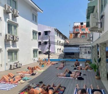 Chana Songkhram Hotel | Easy Monday Pool Capsule Hotel - Old Town Bangkok