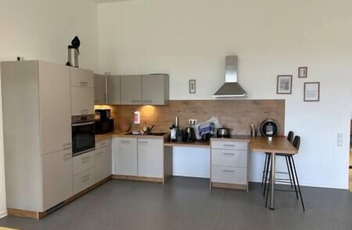 Bensdorf House | Ehemalige Einrichtung als Ferienwohnung Verfügbar. Barrierefreie Unterkunft