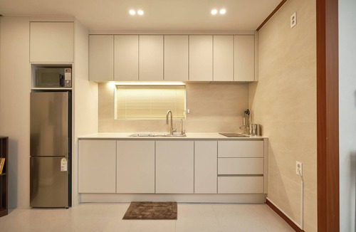 Seochon House | [Families&Groups] 4BR,3BA/Private Floors/Walkable Subway&Bus/Near Cafes&Dining
