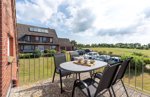 Utersum Apartment | "Fantastic vacation apartment with sea view and garden in Hedehusum!"