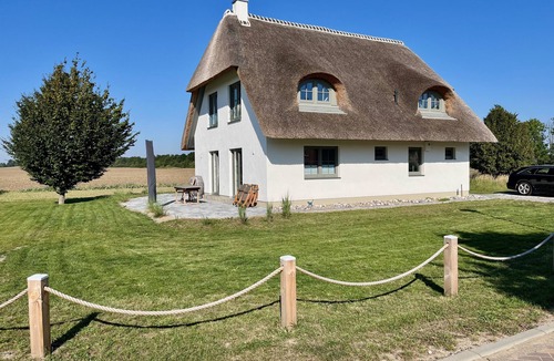 Poseritz House | Feel good under thatch - your charming vacation home with sauna, fireplace and garden idyll