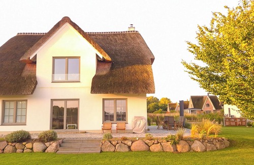 Poseritz House | Feel good under thatch - your charming vacation home with sauna, fireplace and garden idyll