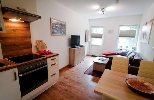 Zutzen Apartment | Ferienwohnung Kirsche - On the fruit tree