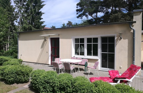 Riemserort House | First floor apartment by the water with terrace, carport parking space and WLAN