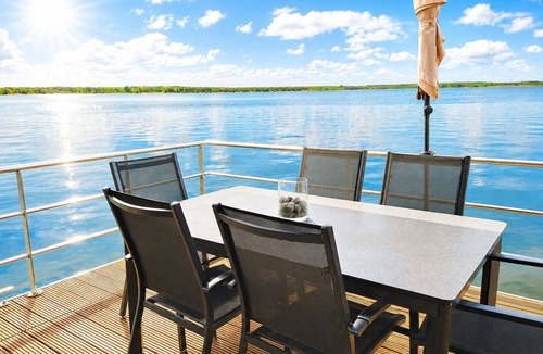 Laasow House | Floatinghouse Milan: Lake view, terrace & time out in the Spreewald