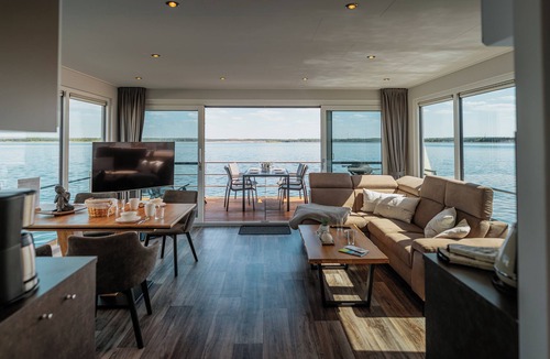 Laasow House | Floatinghouse Möweninsel: fantastic lake view with terrace