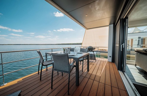 Laasow House | Floatinghouse Möweninsel: fantastic lake view with terrace