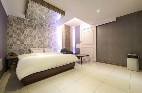 Chinjam Hotel | From H Sum Hotel Yuseong Branch
