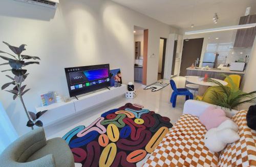 Johor Bahru Apartment | Funky Pop Art Paradise - 3 Pax 2 BR close to JB Town
