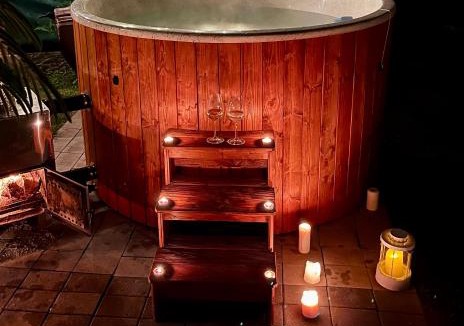 Szentendrei House | Gesztenyeház guest house with hot tub