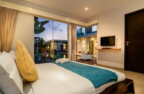 Seminyak Villa | Glorious 4BR Villa, Seminyak! 7Min Walk To Eat Street! W/Private Swimming Pool!