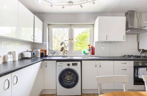 North Woolwich Apartment | GuestReady - Charming London Flat with Balcony