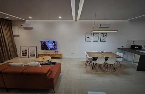 Shah Alam House | H+M Residence II [3km] to Setia City Convention