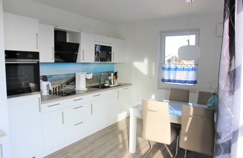 Hafendorf Apartment | Hafenapartment 654 - Moderne Ferienwohnung für die Familie mit Marinablick