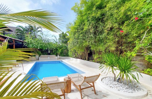 Laksmana Villa | Highly Appreciated Antique style villa near the Beach and Restaurants