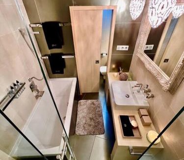 Csillaghegy Apartment | Hilltop Views, Design Suite - Buda Hills - Free garage, private garden, AC