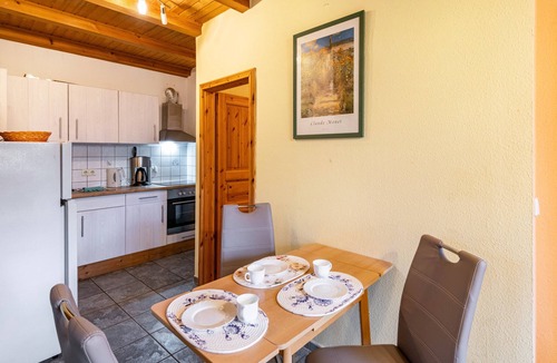 Feldberger Seenlandschaft House | Holiday Home 'Ferienhaus Mine Hüsung' with Private Terrace, Shared Garden and Wi-Fi