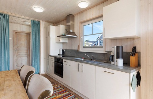 Wandlitz House | Holiday Home 'Annes Bootshaus' with Lake View, Private Terrace and Wi-Fi