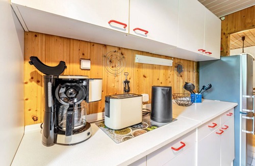 Briest House | Holiday Home 'Bungalow an der Havel' with Private Terrace and Garden