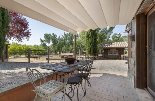Solsona House | Holiday Home 'Casita De Las Cuadras' with Private Terrace, Wi-Fi and Air Conditioning