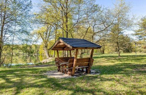 Lochow House | Holiday Home 'Ferienhaus Biber' with Private Terrace, Private Garden and Wi-Fi