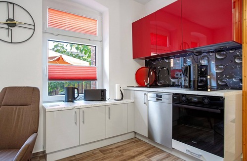 Bugewitz House | Holiday Home 'Ferienhaus Dorfidyll' with Private Terrace, Private Garden and Wi-Fi