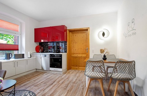 Bugewitz House | Holiday Home 'Ferienhaus Dorfidyll' with Private Terrace, Private Garden and Wi-Fi