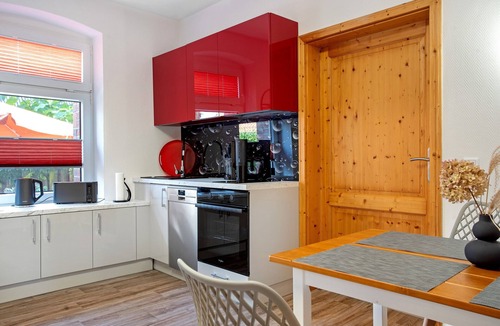 Bugewitz House | Holiday Home 'Ferienhaus Dorfidyll' with Private Terrace, Private Garden and Wi-Fi