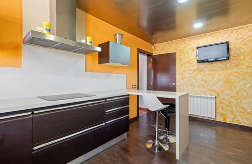 Albinyana House | Holiday Home 'La Mediterranea Village' with Mountain View, Wi-Fi and Air Conditioning