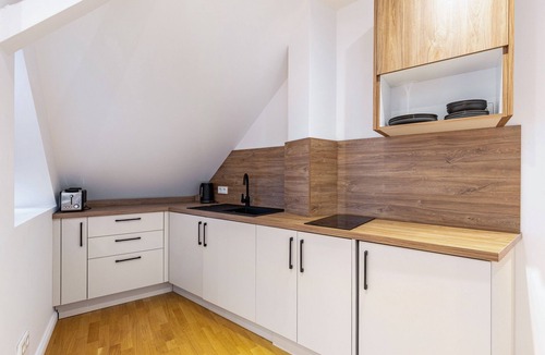 Halensee House | Holiday Home 'Modern Ku’damm Luxury Home For 14 I' with Wi-Fi