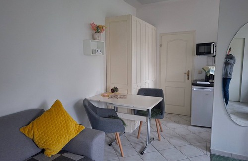 Babelsberg Sud House | Holiday Home 'Stahlberg' with Private Terrace, Balcony and Wi-Fi