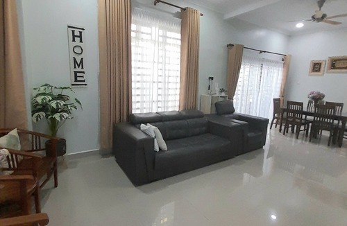 Kuantan House | Homestay nearest to beach! Big Family -15pax