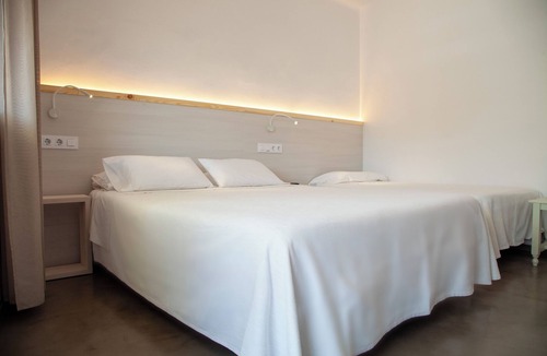 Roses Town Center Hostel | Hostal Rom