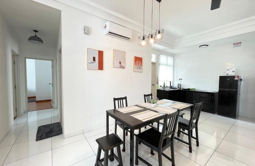 Taman Bukit Mewah Apartment | Huge Family Friendly 3BR Suite, PLATINO Service Apartment, Mins Walk to Paradigm Mall