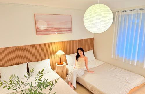 Suwon Apartment | JAJA Haenggung, SuwonㅣNext to Hwaseong FortressㅣCozy Korean VibeㅣComfortable & Well-keptㅣUp to 8 guestsㅣFree ParkingㅣLoved by many guests