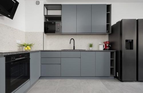Lesznowola Apartment | Jasny Apartament z Ogrodem i Parkingiem na Przedmieściach Warszawy by Noclegi Renters