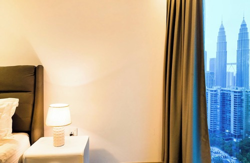 Golden Triangle Apartment | JD Home Stay | Three Bedroom Apartment with Balcony @ Eaton Residence KLCC