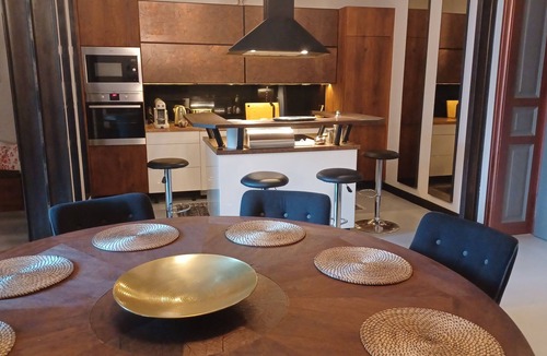 Erzsebetvaros Apartment | K18 Industrial luxury front and rear balcony epicenter of downtown/party area.