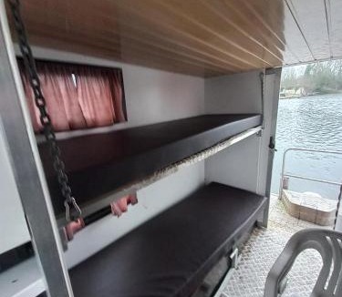 Lychen Boat Rental | Kleines Hausboot - ideal für Ihren Angelurlaub!