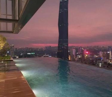 Pudu Apartment | Landmark Infinity Pool at Lucentia