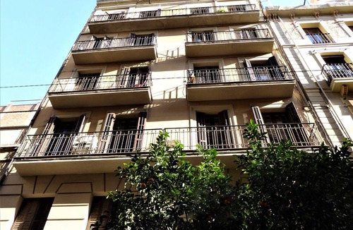 la Vila de Gracia Apartment | Lovely flat for rent by days in Barcelona center, Gracia. Sunny light, comfort and quiet.