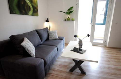 Oberhavel Apartment | Lovely Hohen Neuendorf