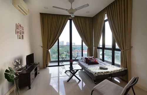 Medini Apartment | Lux DPristine 3BR Home w Views, 5mins to Legoland