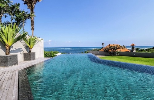 Cemagi Villa | Luxury 5 Bdr Beach Villa. Fully staffed with Chef. Beach club . 2 Pools. Canggu
