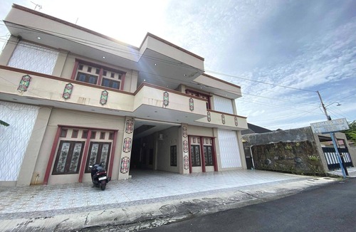 Palangkaraya House | Luxury Deluxe DBL Escape W/Free WiFi and Parking